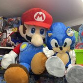 Mario 120 cm Sonic 70 cm disponible chez Espacekids Juan les pins